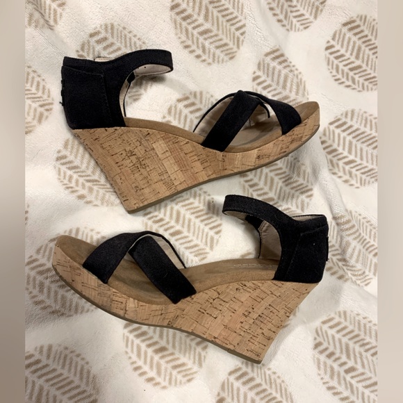 Tom’s Black Wedges - Picture 1 of 6
